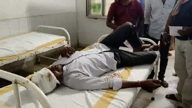 कार एवं ऑटो की टक्कर में ऑटो पर सवार एक बच्चा सहित चार लोग जख्मी।