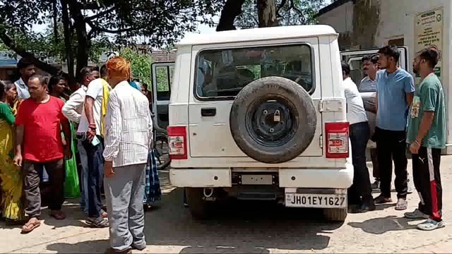 मेसकौर प्रखंड के गंभीरा गांव से प्रखंड के गांव में शादी समारोह में शामिल होने आए युवक  सड़क दुर्घटना में जख्मी,हुई मौत