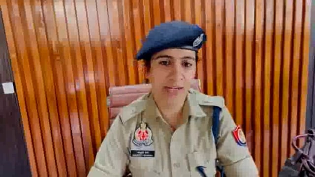 संभल जिले के रजपुरा थाना क्षेत्र में फाइनेंस पर ट्रैक्टर खरीदकर बेचने का एक मामला सामने आया है। सेल्स मैनेजर द्वारा चार आरोपियों के खिलाफ केस दर्ज कराया गया है, जिन्होंने बिना किश्त जमा किए फर्जी दस्तावेज तैयार कर ट्रैक्टर बेच दिया था।#crime