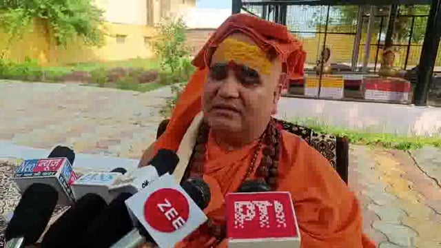 अखंड भारत की कामना के साथ विश्व यात्रा पर चल रहे गोवर्धन पुरी पीठ के शंकराचार्य स्वामी अधोक्षजानंददेव तीर्थ महाराज पहुचे