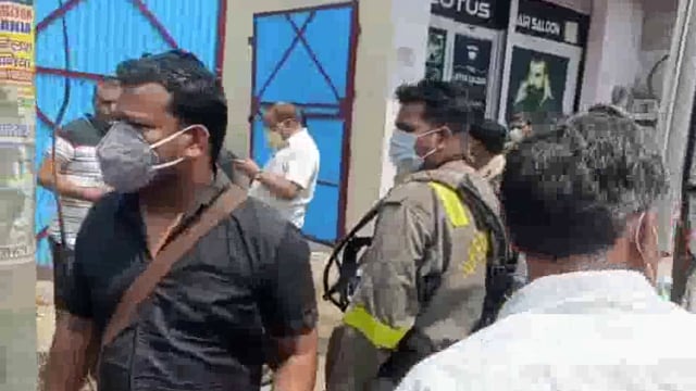 आइस फैक्ट्री में अमोनिया रिसाब से महिला की हालत बिगड़ी रेस्क्यू टीम ने महिला को अस्पताल में कराया भर्ती