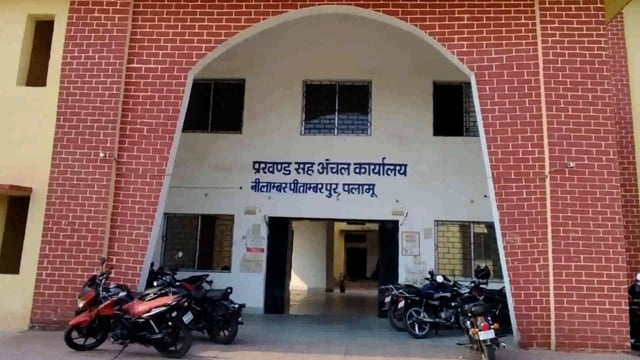 डोमेन कार्यों के आधार पर  जेएसएलपीएस के तहत लेस्लीगंज का प्रथम पुरस्कार,कर्मचारियों में हर्ष