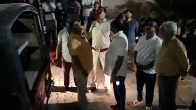 मथुरा के आशापुरी में संदिग्ध परिस्थितियों में 33 वर्षीय युवक फांसी के फंदे पर लटका मिला पुलिस ने शव पोस्टमार्टम भेजा