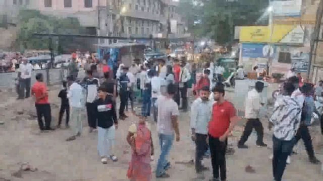 भूतेश्वर रेलवे पुल के समीप भीख मांग कर गुजारा करने वाली महिला ट्रेन की चपेट में आकर कटी बेटा फूट-फूट कर रोया