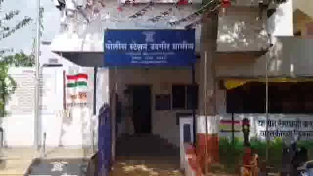 ग्रामीण पोलिसांनी उदगीर तालुक्यात विविध ठिकाणी अवैध दारू अड्ड्यावर छापे टाकून ८ हजार ७२५ रुपयांची दारू केली जप्त