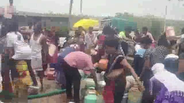 रामघाट तांडा येथे टँकरने पाणीपुरवठा सुरू,पाण्यासाठी नागरिकांची झुंबड गर्दी