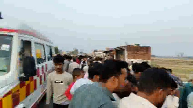 बसखारी थाना क्षेत्र..
दो स्कूटी सवार महिलाओं को अज्ञात वाहन ने मारी टक्कर मौके पर मौत स्थानीय लोगों के मुताबिक महिलाएं मसडा मोहनपुर की बताई जा रही है।