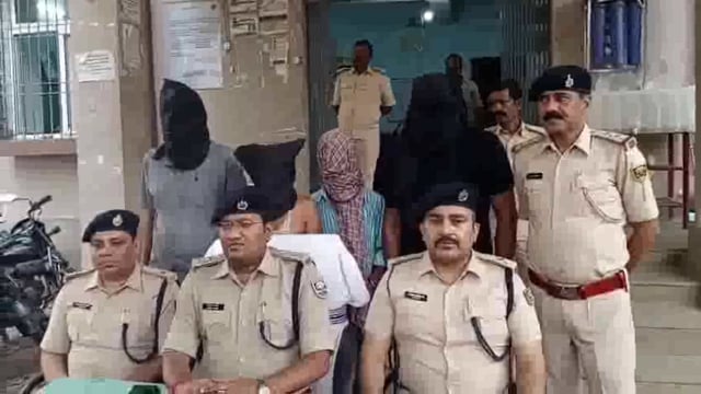अवैध हथियार व जिंदा कारतूस के साथ पुलिस ने चार अपराधियों को किया गिरफ्तार