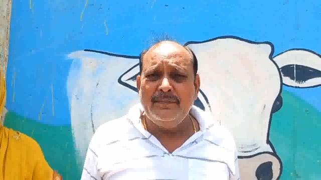 पिनाहट। नगर पंचायत की जमीन पर रातों रात कब्जे की कोशिश भूमाफिओ नगर पंचायत सम्पत्ति लिखी हुई जगह की पुताई 