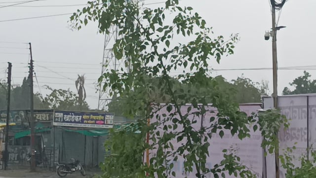 आटपाडी मध्ये अवकाळी ची हजेरी हवेमध्ये गारवा