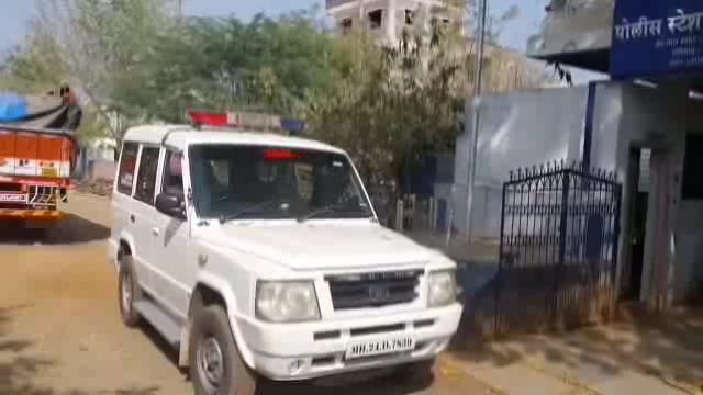 उदगीर ग्रामीण पोलीस ठाण्यासमोर दोन गटात झोबांझोबीं सहा जणावर गुन्हा दाखल