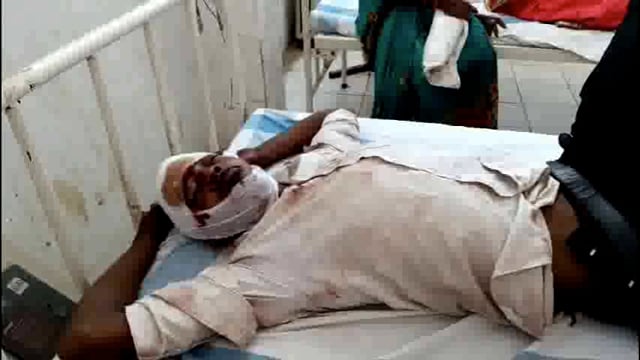 दो बाइकों की आमने-सामने की टक्कर में एक बाइक सवार गंभीर रूप से हुआ जख्मी।