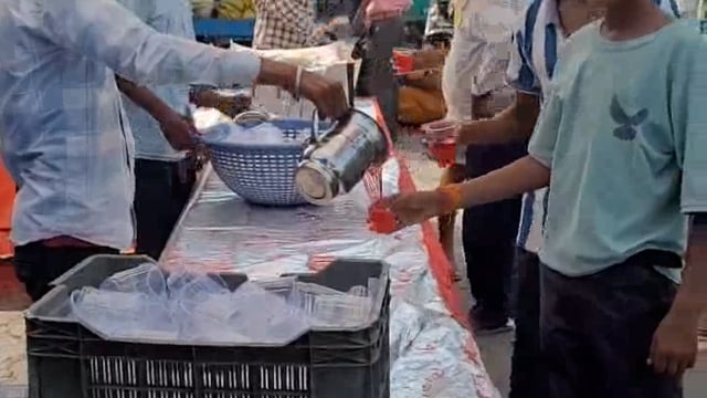 प्रथम बड़े पर नगर में जगह-जगह लगा प्याऊ