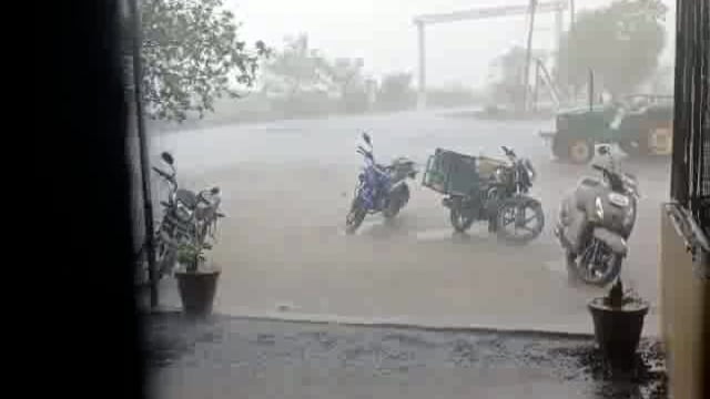 सलग दुसऱ्या दिवशीही अवकाळी पावसाने उदगीर तालुक्याला झोडपले