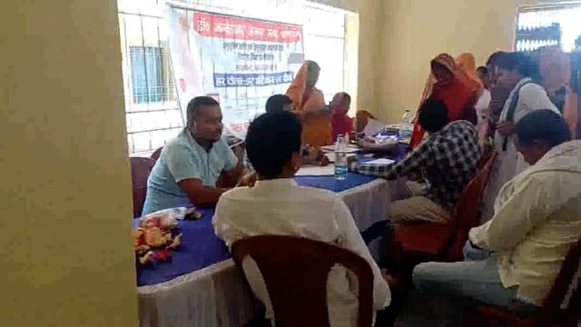 कुसुमजोरी पंचायत सरकार भवन में लगा अनुसूचित जनजाति का विशेष विकास शिविर।शिविर में ग्रामीण रोड और पुलिया का पड़ा तीन आवेद