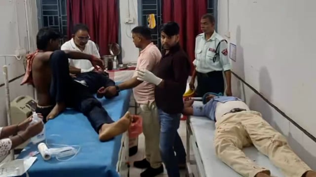 बाईक दुर्घटना में एक परिवार के मुख्य सदस्य गंभीर 