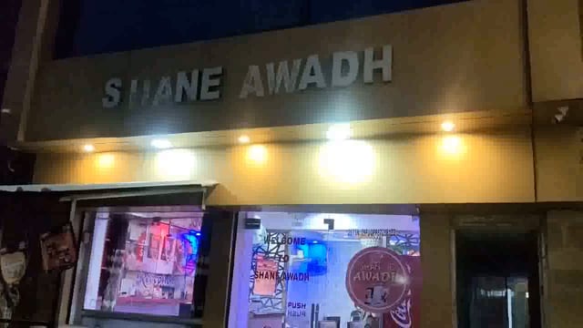 अंबेडकर नगर.
संयुक्त पुलिस टीम ने मारा छापा बसखारी थाना क्षेत्र के जलालपुर रोड पर स्थित साने अवध होटल में देह व्यापार करते हुए 8 लोग गिरफ्तार ।