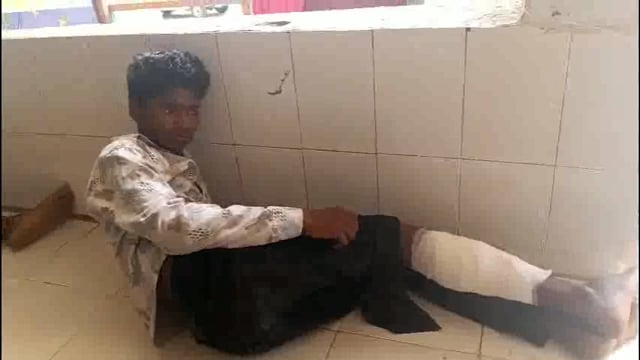 ई-रिक्शा एवं बाइक की टक्कर में दो युवक जख्मी।