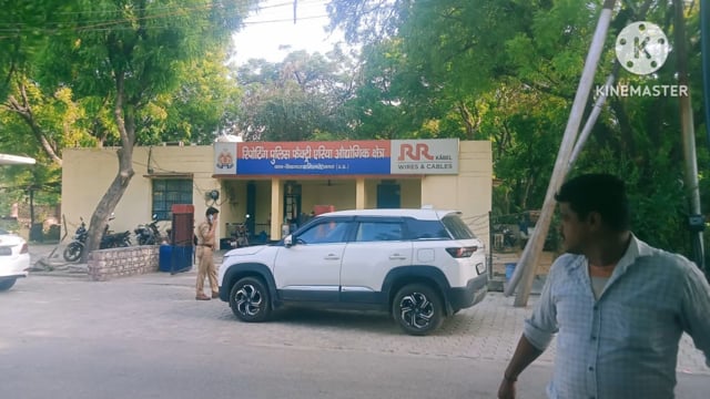 सिकंदरा क्षेत्र में हाईवे पर पकड़ा गया चावल की बोरियों से भरा ट्रक राशन का चावल बोरी में होने की आशंका