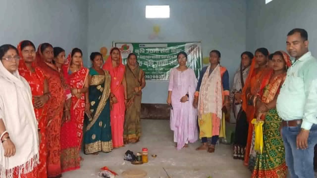 कृषि उद्यमी सेवा केन्द्र का जिविका परियोजना प्रबंधक ने फीता काटकर किया उद्घाटन 