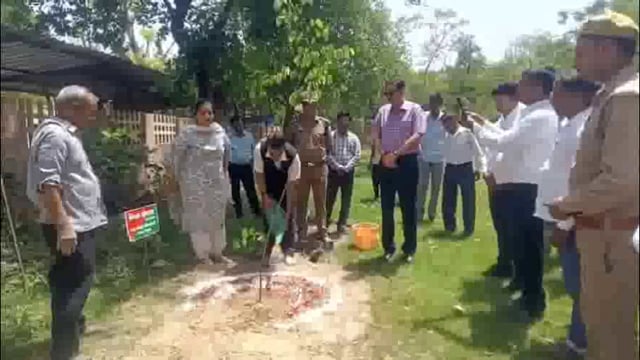 जिलाधिकारी की पहल पर एसडीएम सदर ने तहसील में 400 पेड़ पौधे लगाकर, माधव उपवन की रखी नींव।