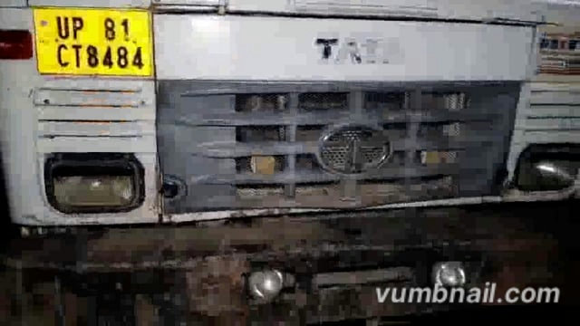 टप्पल क्षेत्र में मिट्टी खनन से जुड़े डंपर ने दो बेजुबान कुत्तों को बेरहमी से कुचल दिया, जिससे मौके पर ही उनकी मौत हो गई। घटना के बाद ग्रामीणों में भारी आक्रोश फैल गया।#crime