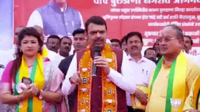 मुंबई: महाराष्ट्र के मुख्यमंत्री देवेंद्र फडणवीस ने आज एक संवाददाता सम्मेलन में राज्य के विकास की परिकल्पना को तेज़ी से आगे बढ़ाने की योजना को लेकर महत्वपूर्ण बयान दिया। फडणवीस ने कहा कि राज्य सरकार राज्य में इंफ्रास्ट्रक्चर, शिक्षा, स्वास्थ्य, और रोजगार के क्षेत्रों में सुधार के लिए#politics