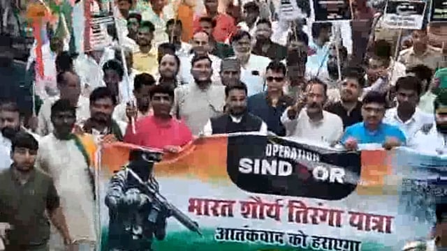 मोदी है तो मुमकिन है अंबेडकर नगर पूर्व जिला अध्यक्ष कपिल देव वर्मा के नेतृत्व में ऑपरेशन सिंदूर के तहत भारत शौर्य तिरंगा यात्रा का विशाल आयोजन।
Krishna Singh..✍️