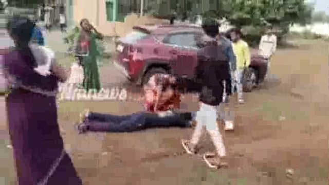 ଅନ ଲାଇନ ପ୍ରେମ ହୀନସ୍ତା ହେଲେ ପ୍ରେମିକ ଓ ପ୍ରେମିକା ଢେଙ୍କାନାଳ ଗଁଦିଆ ବ୍ଲକରେ ଜଣେ ବିବାହିତା  ପୁରୁଷ ଡବଲ ଲଭ କରି ଫସିଲେ 