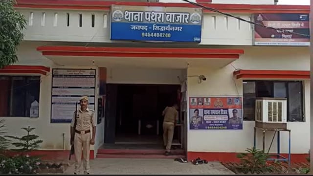 पथरा बाजार कस्बे में अवैध अतिक्रमण पर बनी 10 झोपड़ियां को बाबा का बुलडोजर चलाकर अवैध कब्जे से कराया मुक्त।