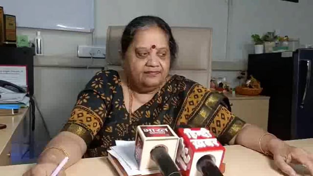 नोएडा: जिले में भीषण गर्मी लोगों की सेहत पर भारी पड़ रही है। सेक्टर-39 स्थित जिला अस्पताल में उल्टी-दस्त और डिहाइड्रेशन से पीड़ित मरीजों की संख्या में लगातार बढ़ोतरी हो रही है। अस्पताल सूत्रों के अनुसार, हर दिन दो हजार से ज्यादा मरीज इलाज के लिए पहुंच रहे हैं।#cms