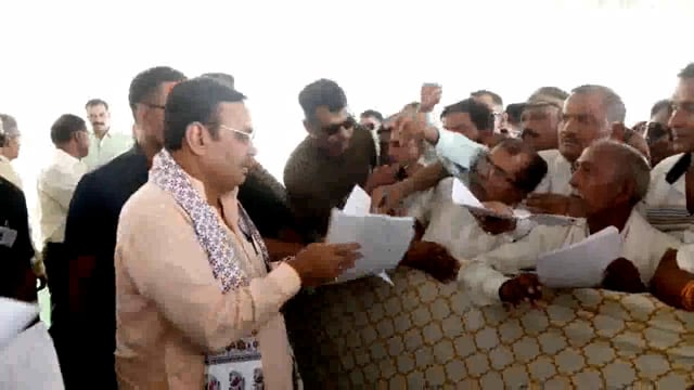 आज मुख्यमंत्री भजनलाल शर्मा ने राज्य सचिवालय में आयोजित जनसुनवाई में आम जनता से सीधे संपर्क किया। इस दौरान उन्होंने प्रदेश के विभिन्न हिस्सों से आए नागरिकों की समस्याओं को सुना और त्वरित समाधान#politics