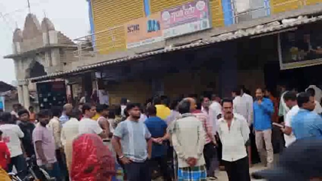 बाजार का एक व्यवसायी नें लगाई फाँसी 