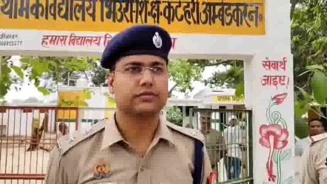 उत्तर प्रदेश के अम्बेडकरनगर जिले के अहिरौली थाना क्षेत्र स्थित भिऊरा गांव में उस समय सनसनी फैल गई जब एक ही स्थान पर दो युवकों के शव बरामद किए गए। इस घटना से इलाके में हड़कंप मच गया और मौके पर बड़ी संख्या में ग्रामीणों की भीड़ जमा हो गई।#police