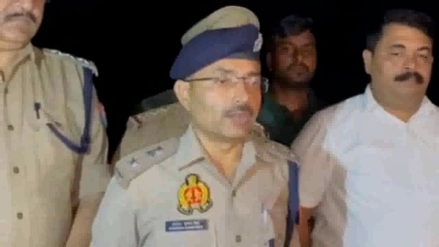 झांसी पुलिस और बदमाशों के बीच हुई मुठभेड़ 2 बदमाश अरेस्ट,1 के लगी पैर में गोली, लूट के जेवरात बरामद