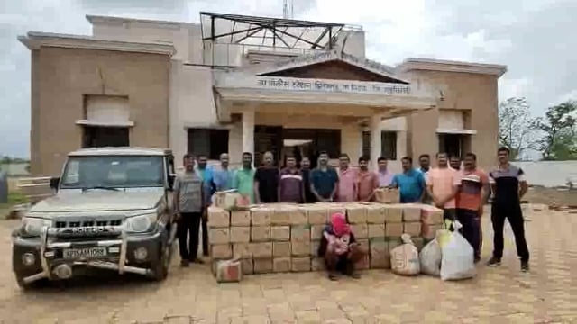 गडचिरोली पोलिसांची कारवाई; चार चाकी वाहनासह 20,70,000 रुपयांचा मुद्देमाल जप्त