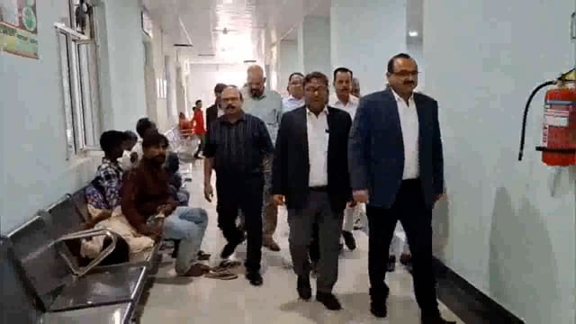 गाजीपुर जिला जज ने किया vip पर्ची काउंटर का शुभारंभ