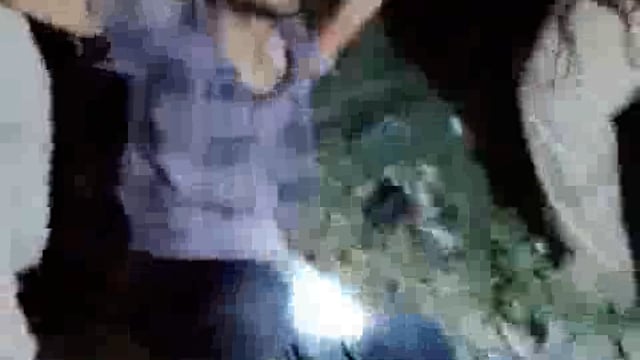 युवती पर जानलेवा हमला करने वाला पुलिस मुठभेड़ में घायल ,अस्पताल से थाने ले जाते समय सिपाही की बन्दूक लेकर भागा था हमलावर असगरू पुलिस के रोकने पर शुरू कर दिया था फायरिंग,जबाबी फायरिंग में पैर में लगी गोली ,शाम 8 बजे दुकान से लौट रही युवती पर असगर ने अस्तुरे से किया था जानलेवा हमला
इस जानलेवा हमले में युवक के हाथ और गले में आई है गम्भीर चोट टाण्डा थाना क्षेत्र का मामला#police