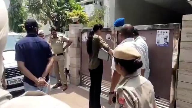 जालंधर: आम आदमी पार्टी के विधायक रमन अरोड़ा के घर विजिलेंस का छापा, नोट गिनने की मशीन भी बरामद#politics