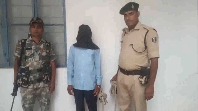 निर्माणाधीन खरौन्ध रेलवे स्टेशन को क्षतिग्रस्त पहुंचने के आरोप में एक हार्डकोर नक्सली को पुलिस ने किया गिरफ्तार