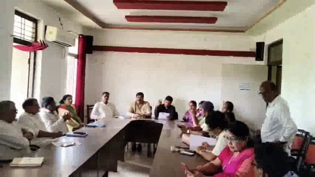 प्रखंड स्तरीय कार्यक्रम कार्यान्वन समिति की हुई पहली बैठक में अंचल के कार्यों पर जताई गई नाराजगी।