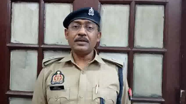 जनपद संभल में पिता द्वारा अपनी बेटी से अवैध संबंध बनाने के संबंध में जानकारी देते एडिशनल एसपी संभल | 