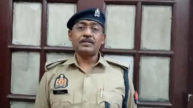 जनपद संभल में पिता द्वारा अपनी बेटी से अवैध संबंध बनाने के संबंध में जानकारी देते एडिशनल एसपी संभल | 