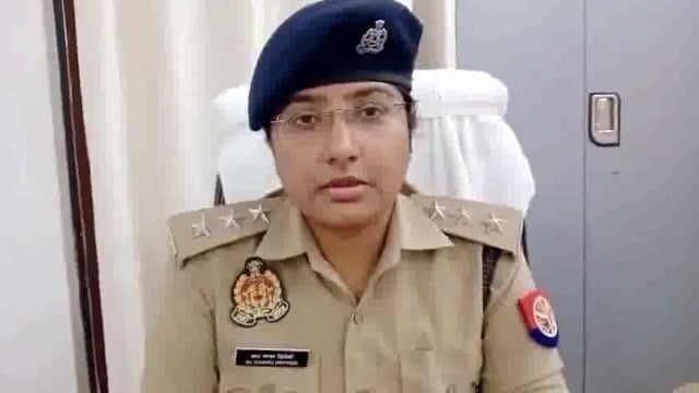 सोनभद्र : भाई ने छोटे भाई को बेरहमी से पीटा आरोपी राजेंद्र ने पत्नी, बेटों संग मिलकर पीटा इलाज के दौरान घायल वीरेंद्र की मौत पुलिस ने शव कब्जे में लेकर जांच शुरू की चोपन थाना क्षेत्र के बेलदहा गांव का मामला#police