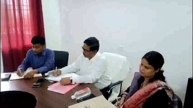 विधानसभा चुनाव की तैयारी को लेकर अमरपुर प्रखंड मुख्यालय में एडीएम ने राजनीतिक दलों के प्रतिनिधियों के साथ किया बैठक।