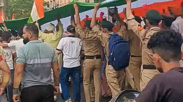 मेरठ में ऑपरेशन सिंदूर के जीत के उपलक्ष में क्षेत्र वासियों ने निकाली तिरंगा यात्रा