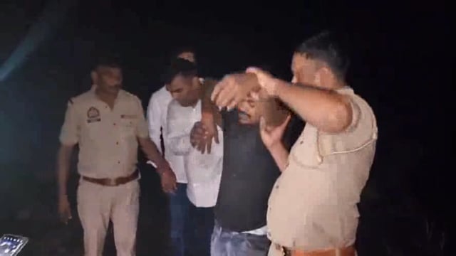 छाता पुलिस व स्वाट टीम ने चौकीदार की हत्या का किया खुलासा मुठभेड़ के बाद घायल 3 लिए हिरासत में जिला अस्पताल में भर्ती