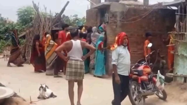 बेरहमी से धारदार हथियार से गला एवं सिर पर वार कर 40 वर्षीय महिला को उतारा मौत के घाट