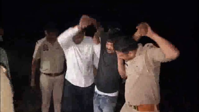 छाता पुलिस व स्वाट‌‌‌ टीम की बदमाशों के साथ हुई मुठभेड़, तीन बदमाश घायल______पुलिस ने चौकीदार की हत्या का किया खुलासा।