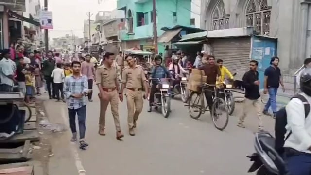 बुलंदशहर (उत्तर प्रदेश): कस्बा पहासू में शनिवार को निकाली गई शौर्य तिरंगा यात्रा में हिंदू और मुस्लिम समुदाय के लोगों ने बड़ी संख्या में हिस्सा लेकर राष्ट्रीय एकता और भाईचारे का संदेश दिया।
#police